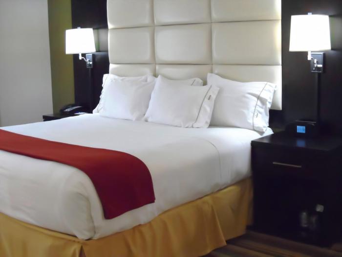 holiday inn express and suites huntsville airport by ihg