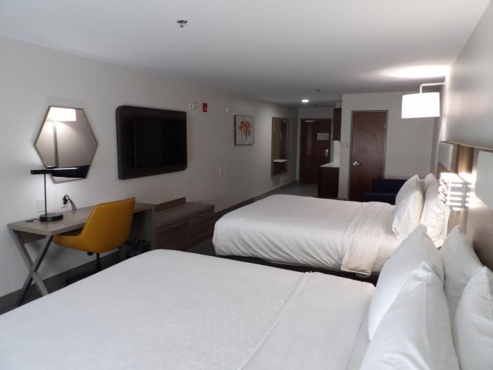 holiday inn express and suites huntsville airport by ihg