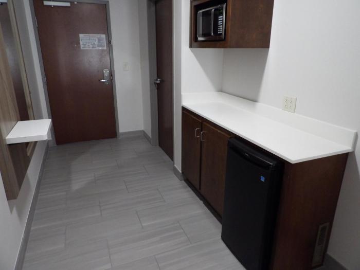 holiday inn express and suites huntsville airport by ihg