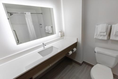 holiday inn express and suites huntsville airport by ihg