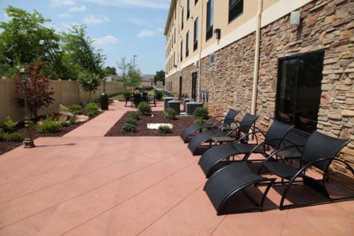 holiday inn express and suites huntsville airport by ihg