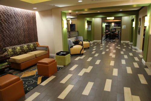 holiday inn express and suites huntsville airport by ihg