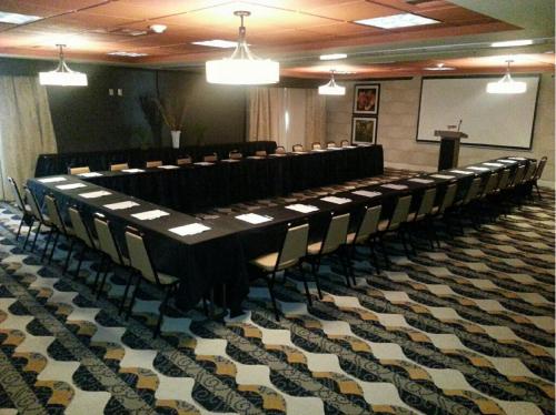 holiday inn express and suites huntsville airport by ihg