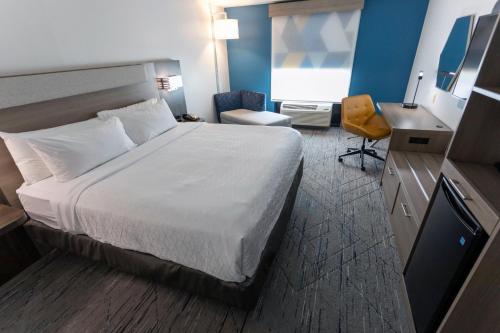 holiday inn express and suites huntsville airport by ihg