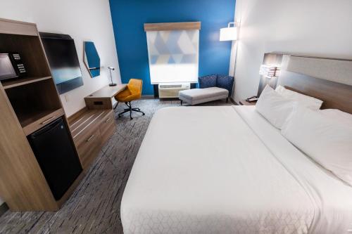 holiday inn express and suites huntsville airport by ihg