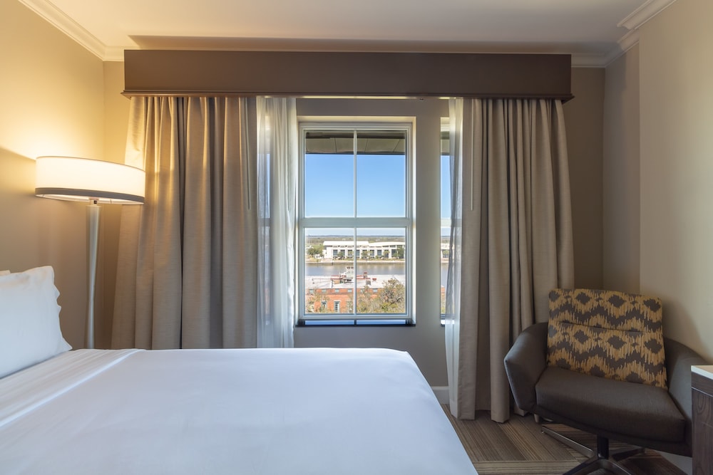 holiday inn express savannah historic district by ihg