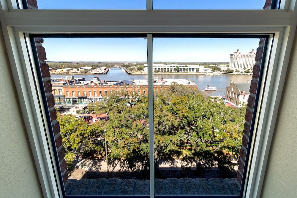 holiday inn express savannah historic district by ihg