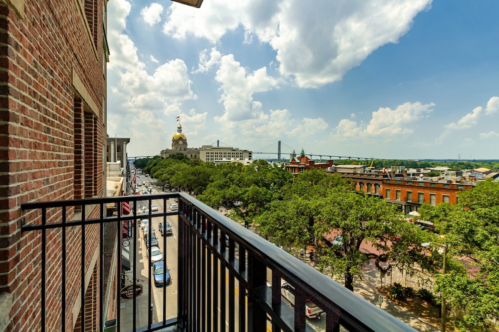 holiday inn express savannah historic district by ihg