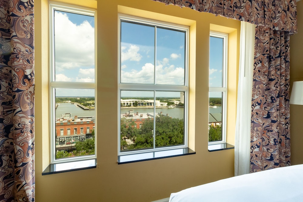 holiday inn express savannah historic district by ihg