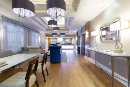 holiday inn express savannah historic district by ihg