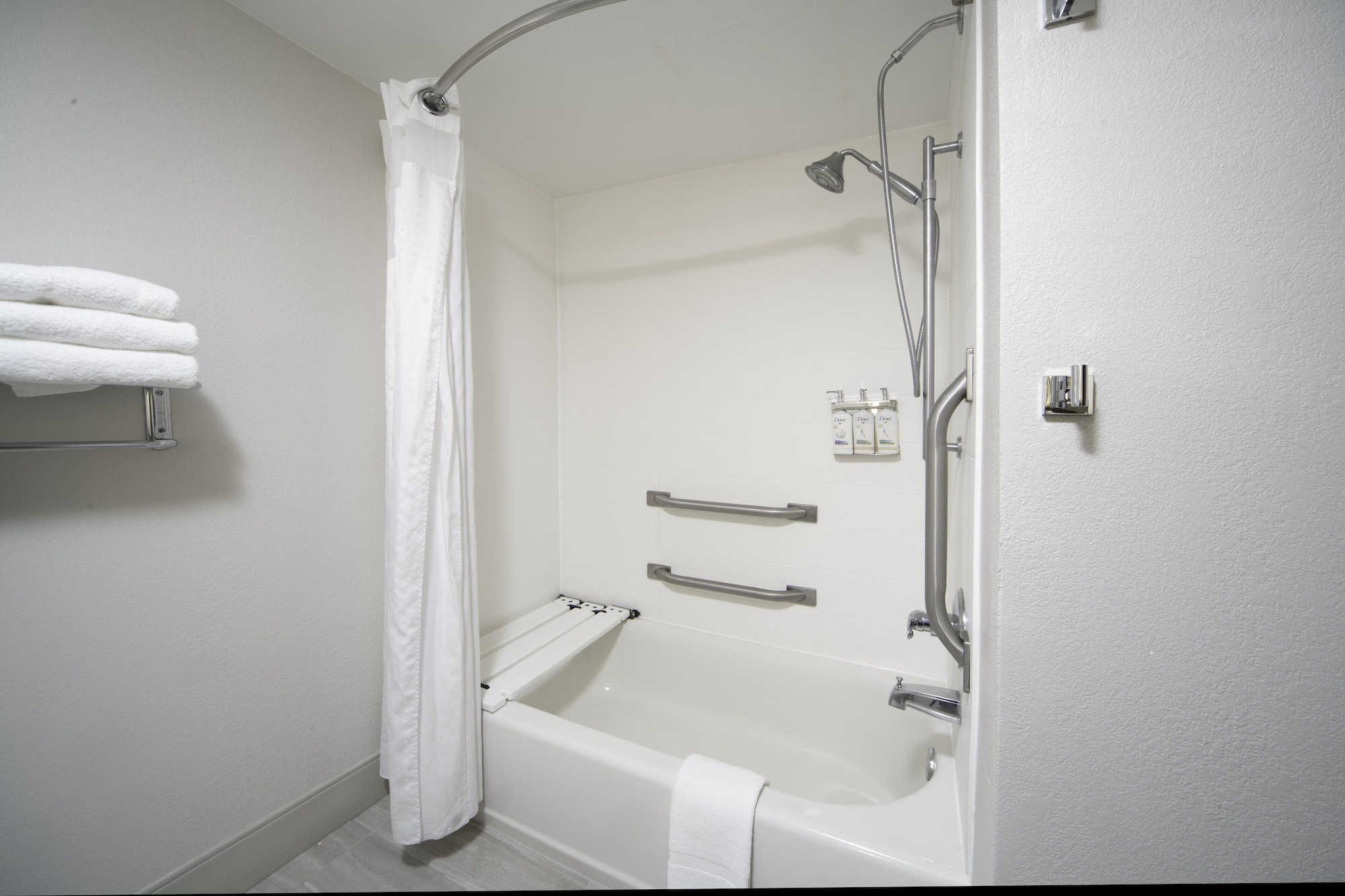 holiday inn express and suites atlanta johns creek