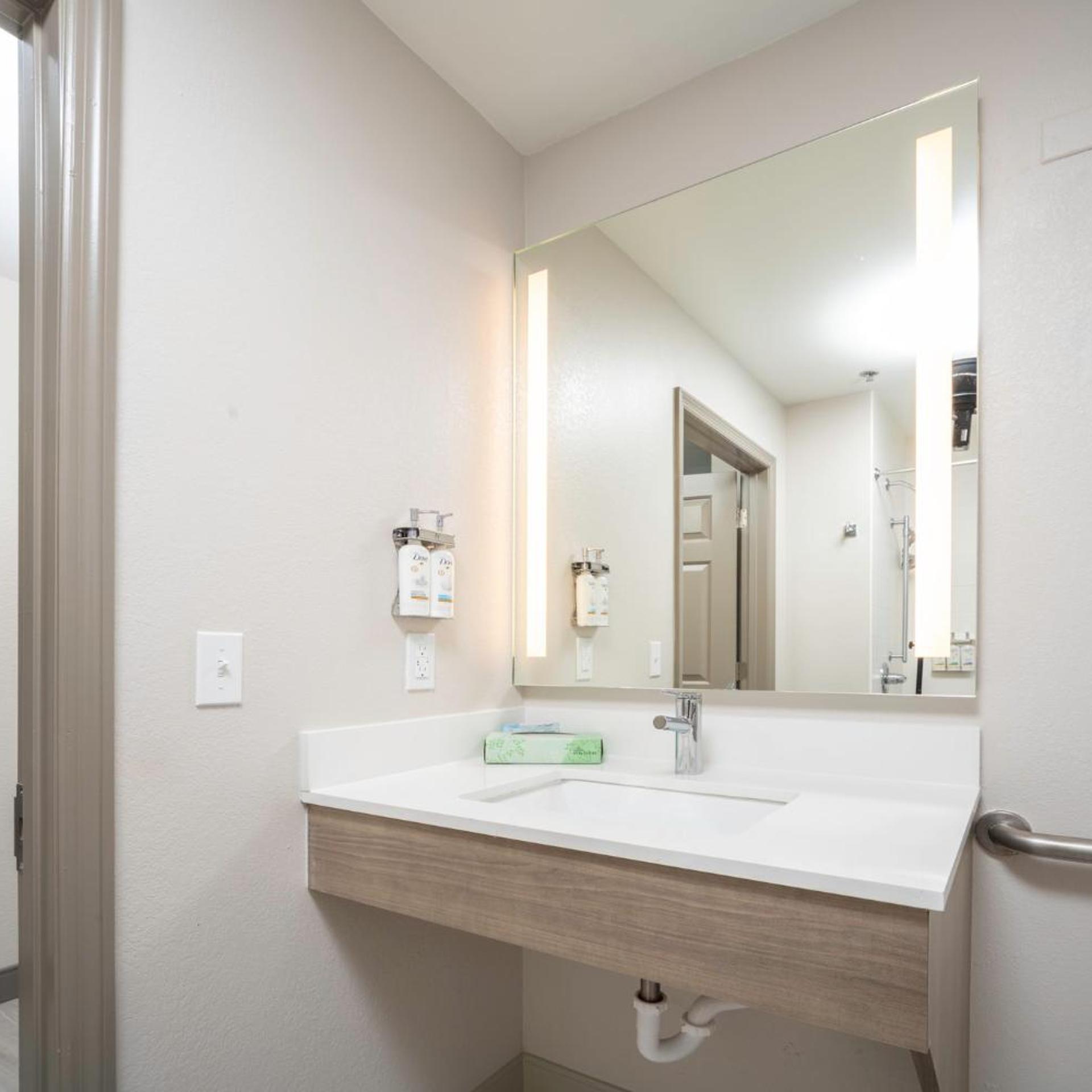 holiday inn express and suites atlanta johns creek