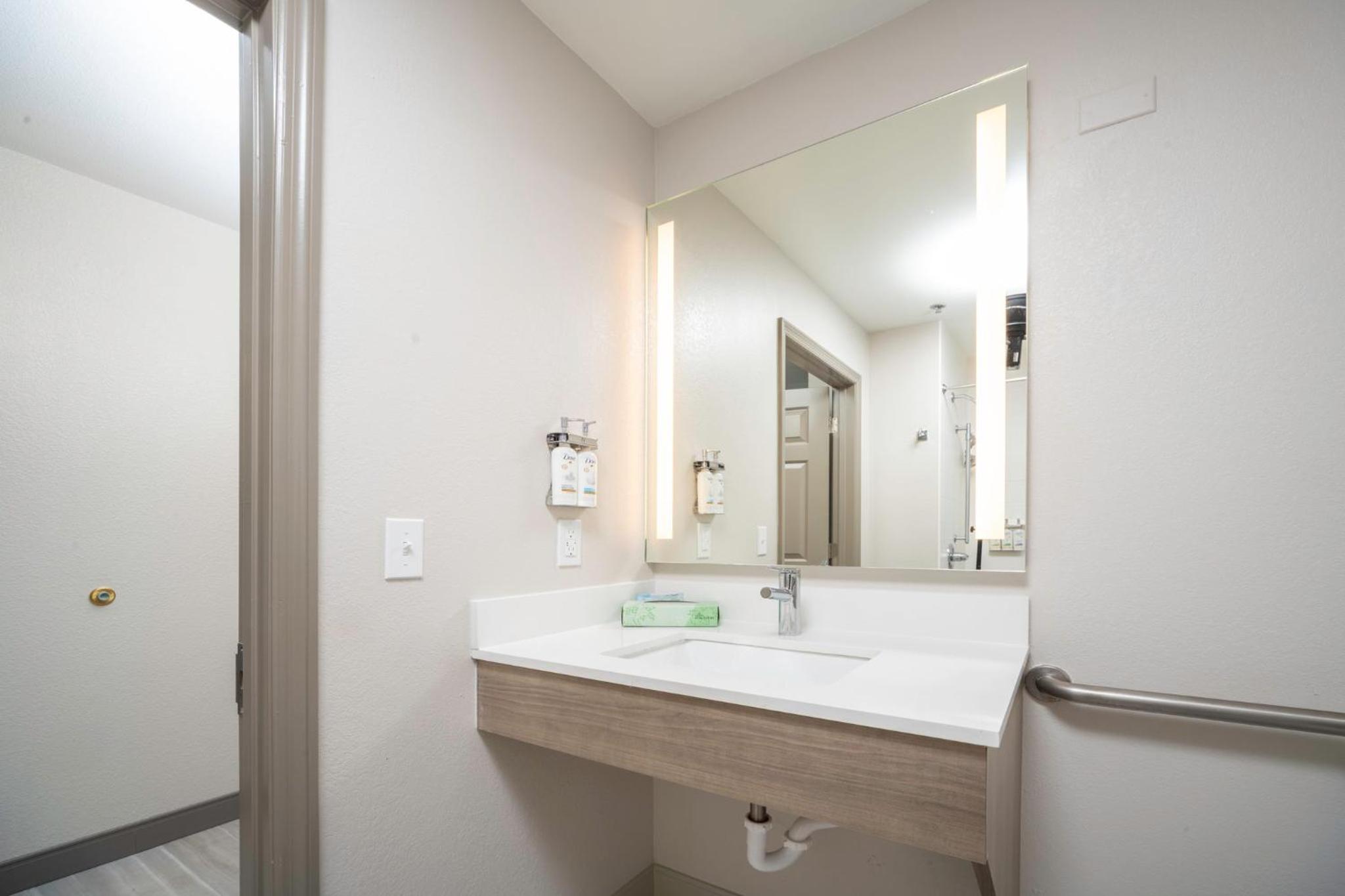 holiday inn express and suites atlanta johns creek