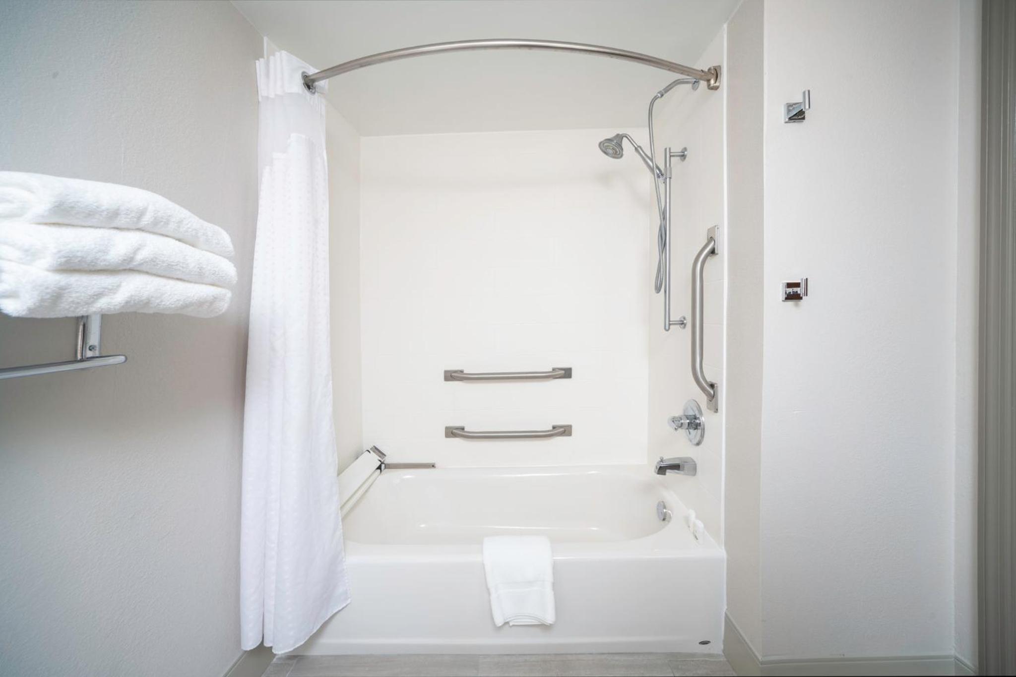 holiday inn express and suites atlanta johns creek