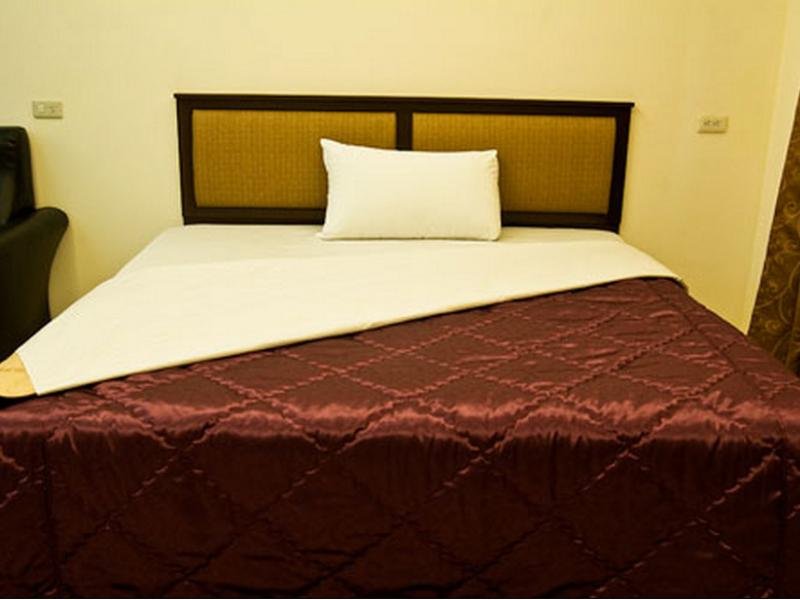 yue jing commercial hotel