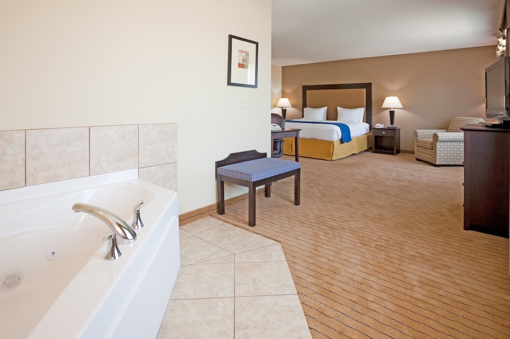 holiday inn express hotel and suites madison verona by ihg