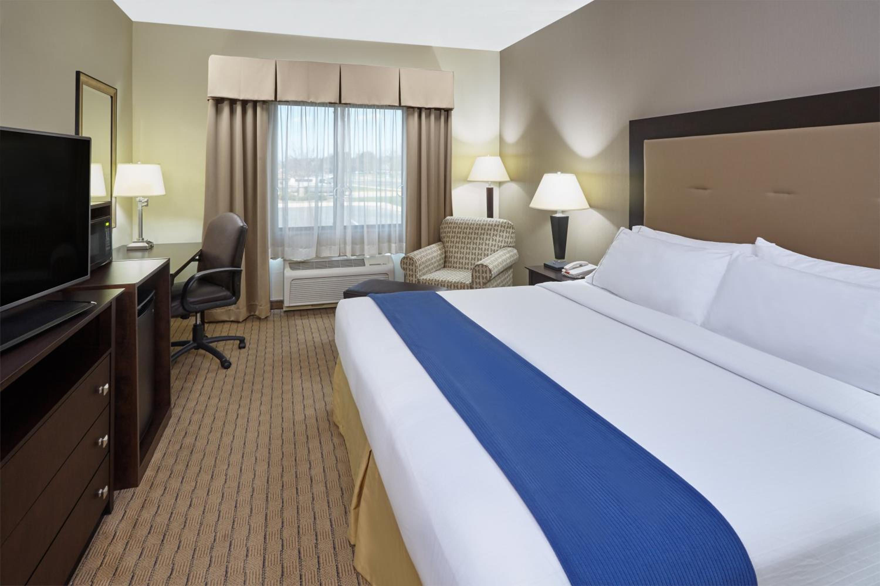 holiday inn express hotel and suites madison verona by ihg
