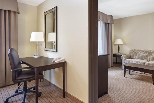holiday inn express hotel and suites madison verona by ihg