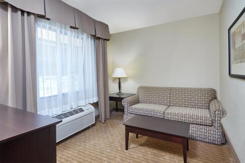 holiday inn express hotel and suites madison verona by ihg