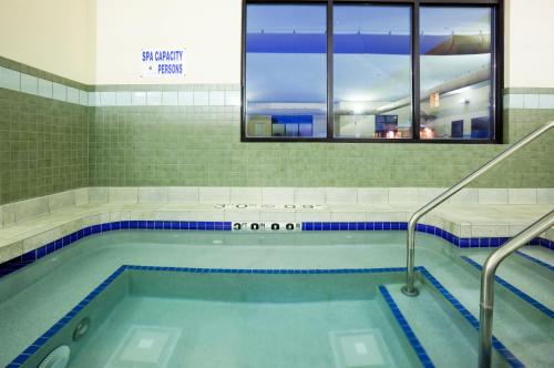 holiday inn express hotel and suites madison verona by ihg