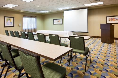 holiday inn express hotel and suites madison verona by ihg