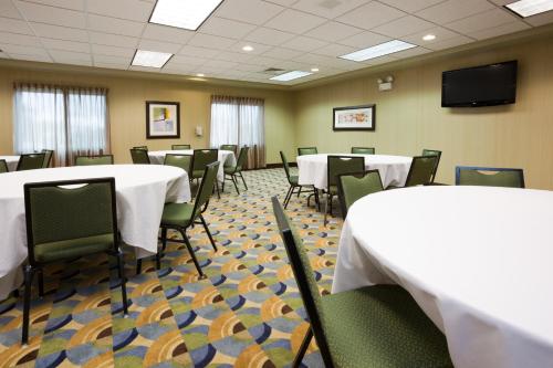 holiday inn express hotel and suites madison verona by ihg