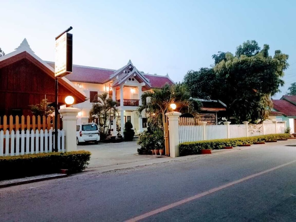 phonepraseuth guesthouse