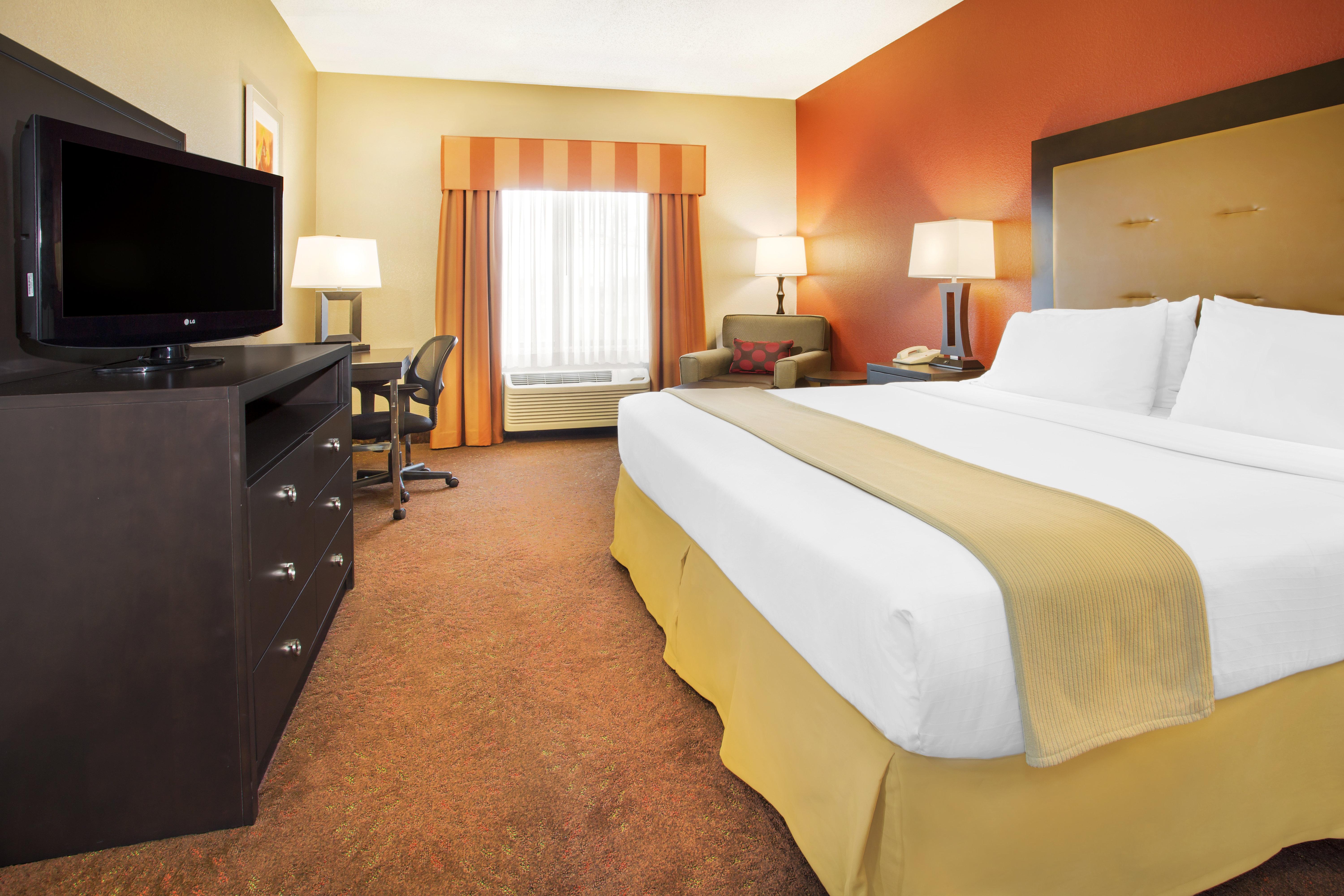 holiday inn express and suites muncie