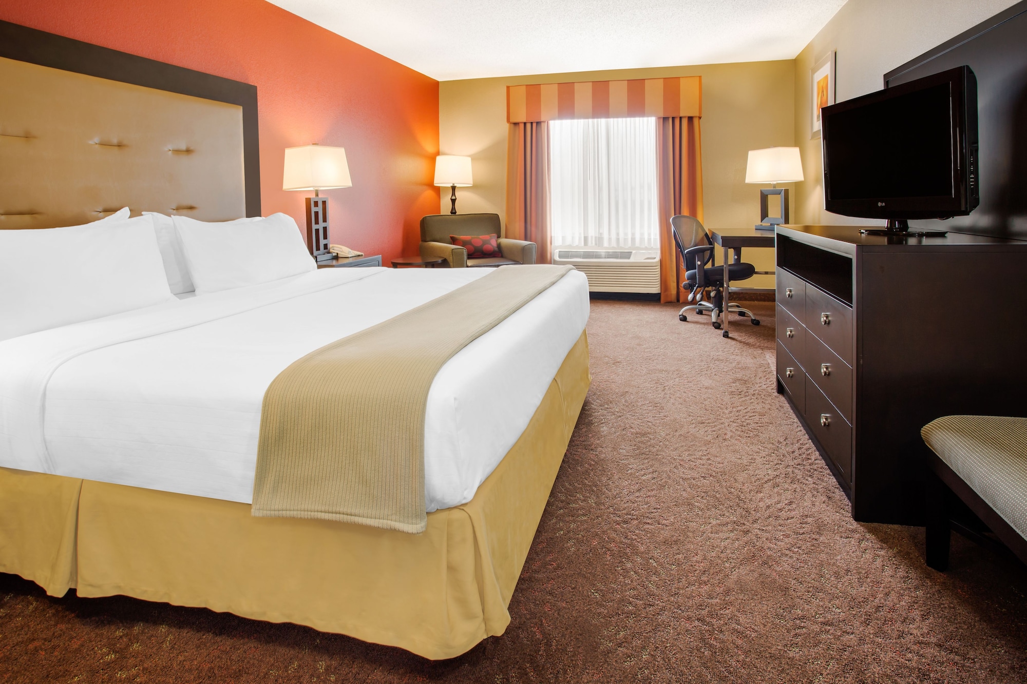 holiday inn express and suites muncie