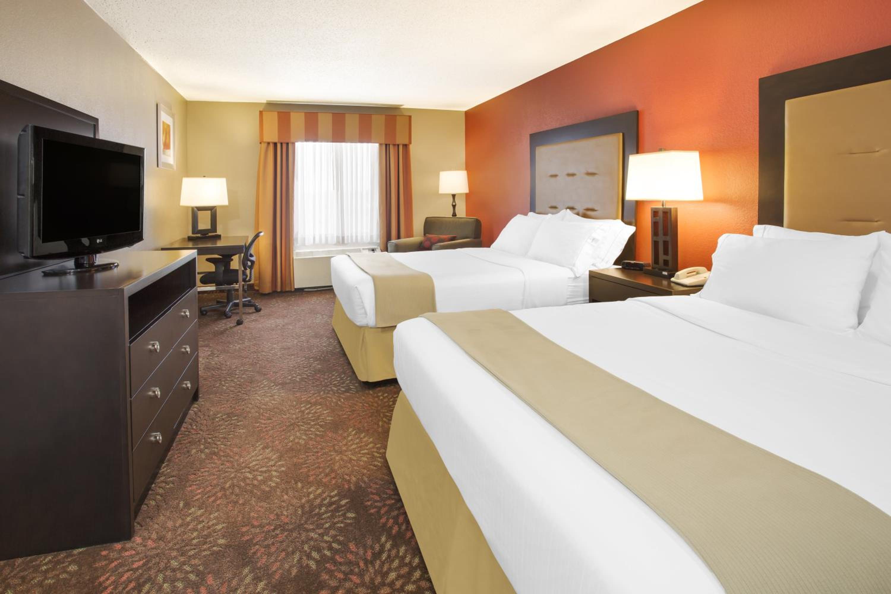 holiday inn express and suites muncie