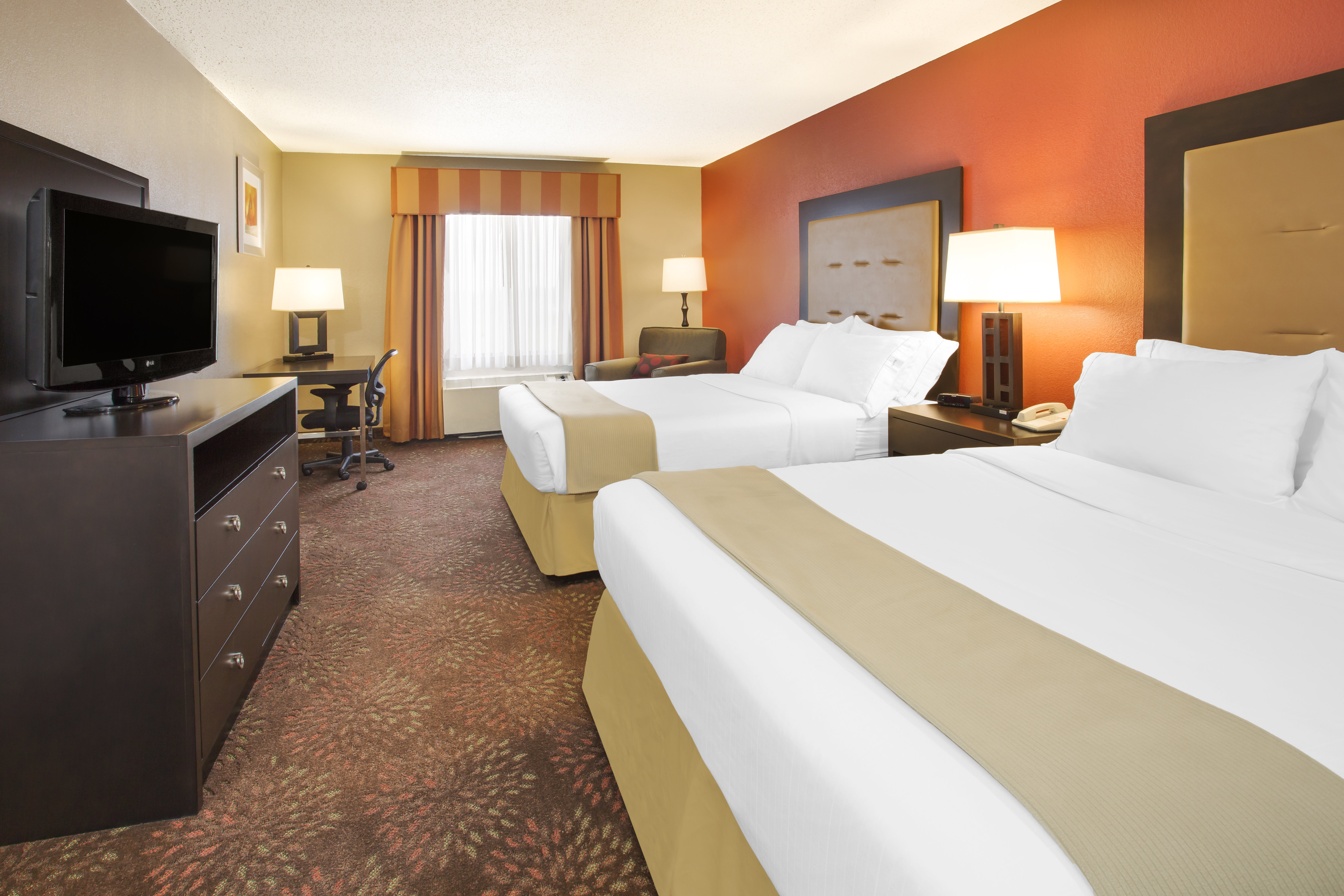 holiday inn express and suites muncie