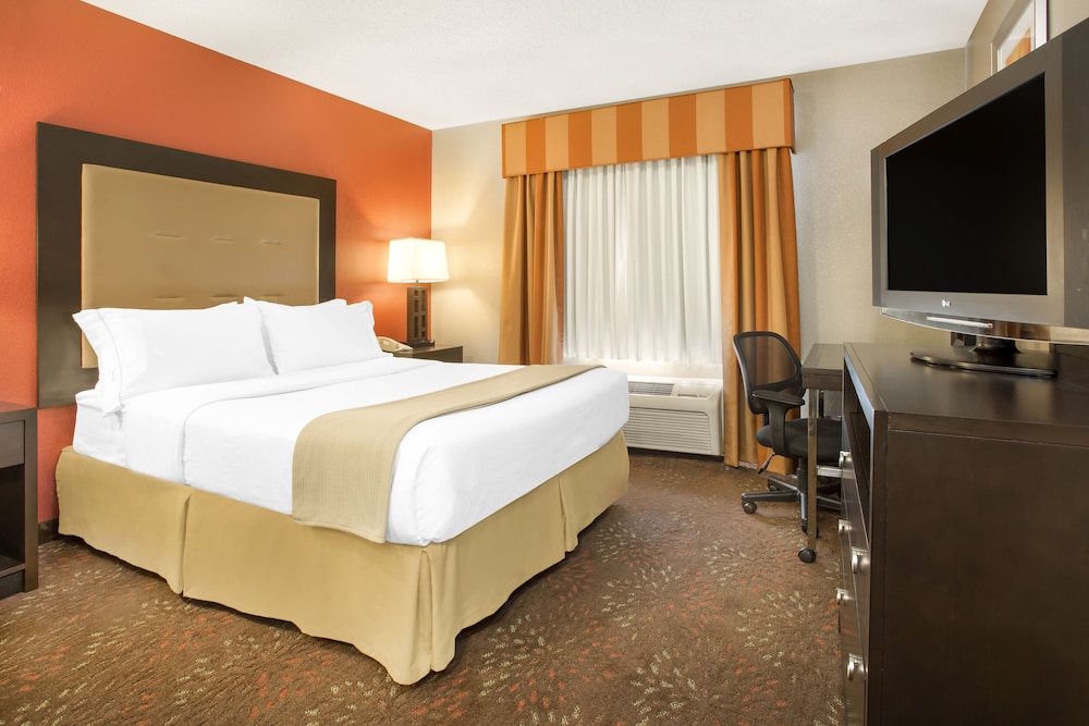 holiday inn express and suites muncie