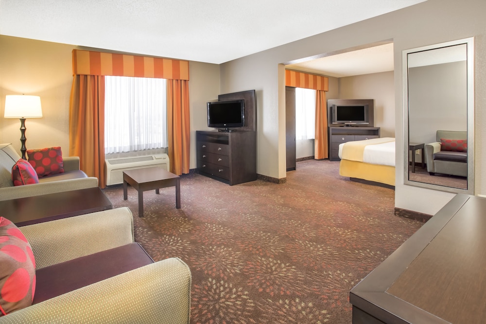 holiday inn express and suites muncie