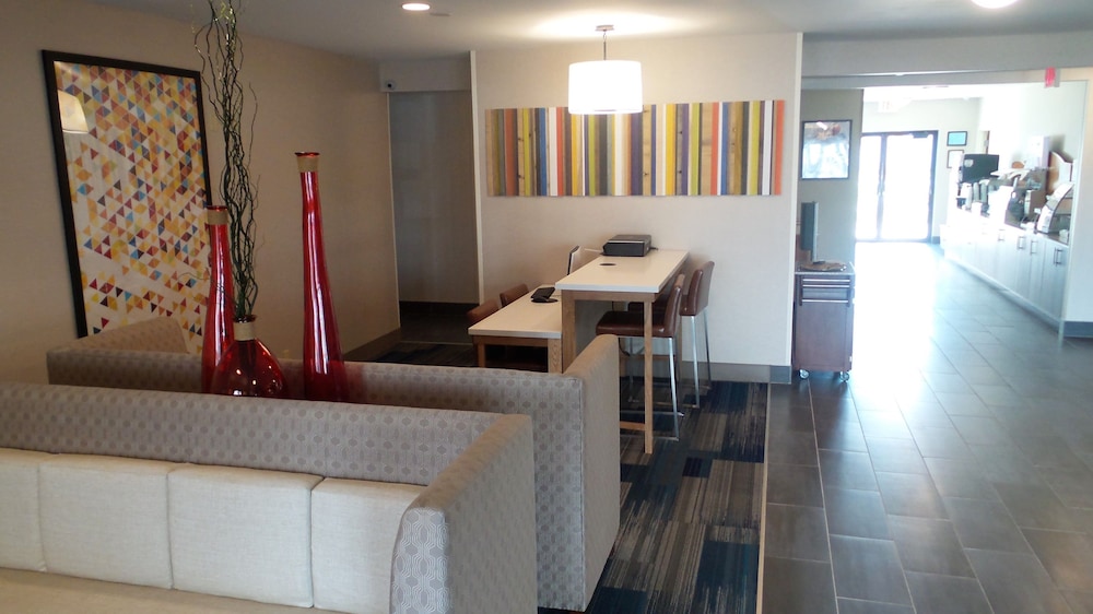 holiday inn express and suites muncie