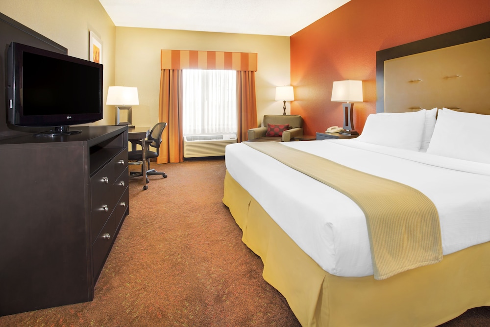 holiday inn express and suites muncie