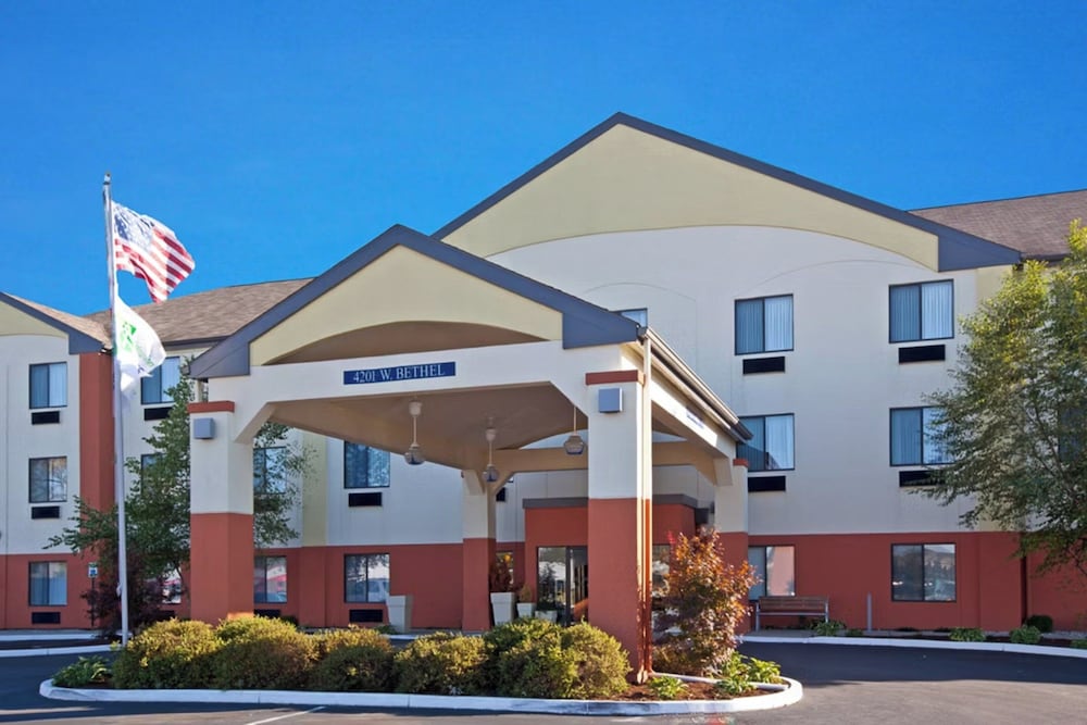 Holiday Inn Express & Suites Muncie,Muncie>>Delaware,2 star