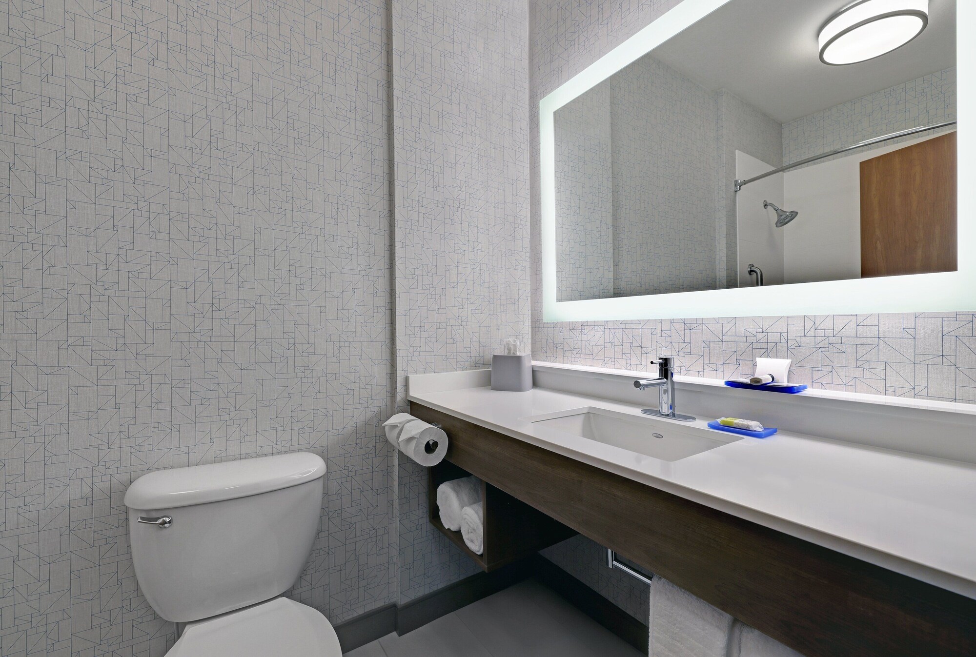 holiday inn express hotel and suites newport by ihg