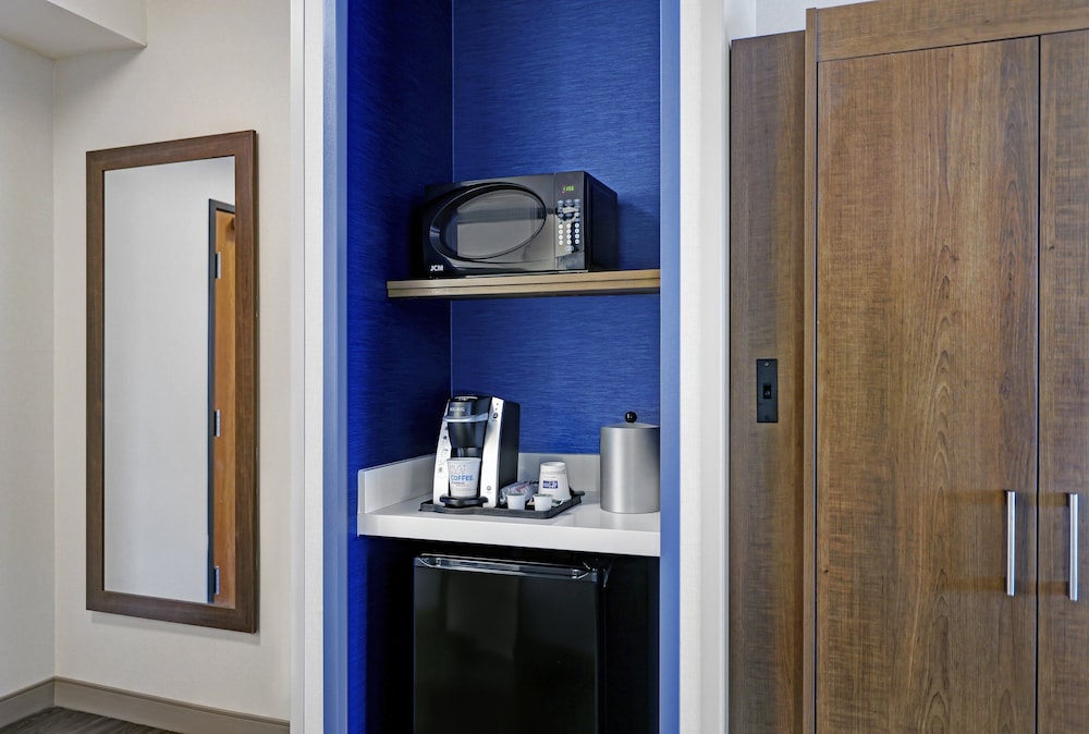 holiday inn express hotel and suites newport by ihg