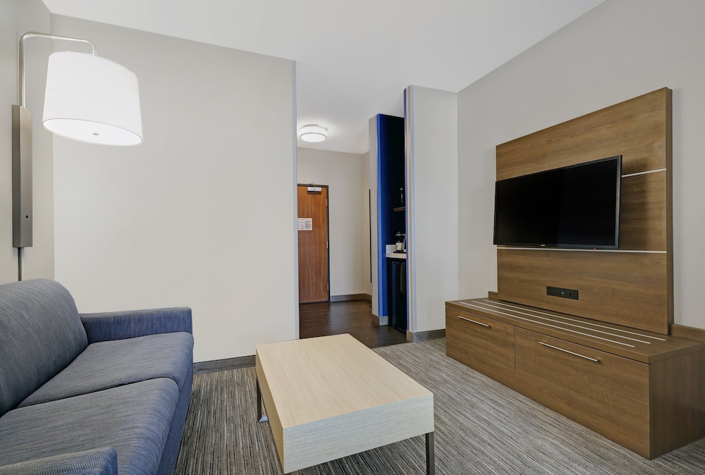 holiday inn express hotel and suites newport by ihg
