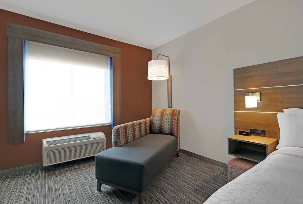 holiday inn express hotel and suites newport by ihg