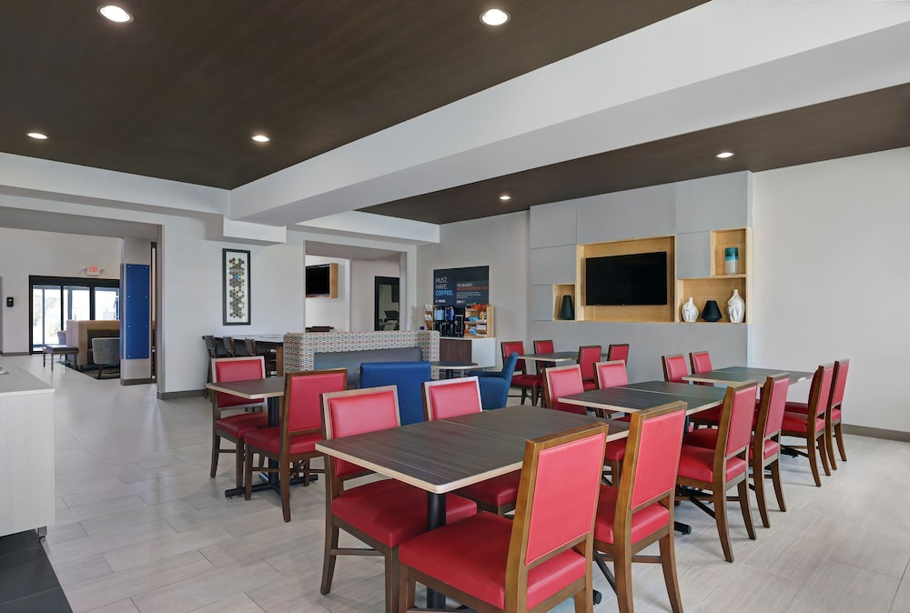 holiday inn express hotel and suites newport by ihg