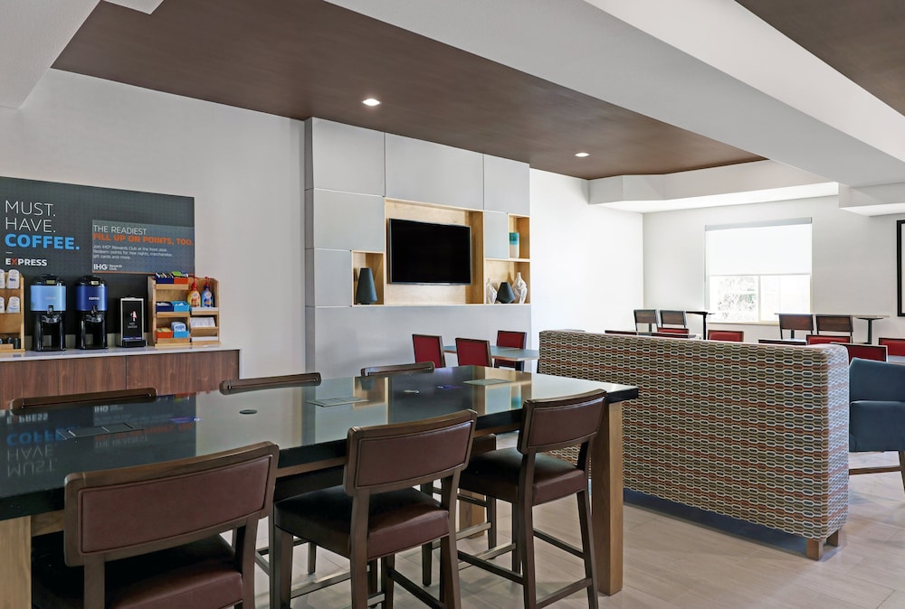 holiday inn express hotel and suites newport by ihg
