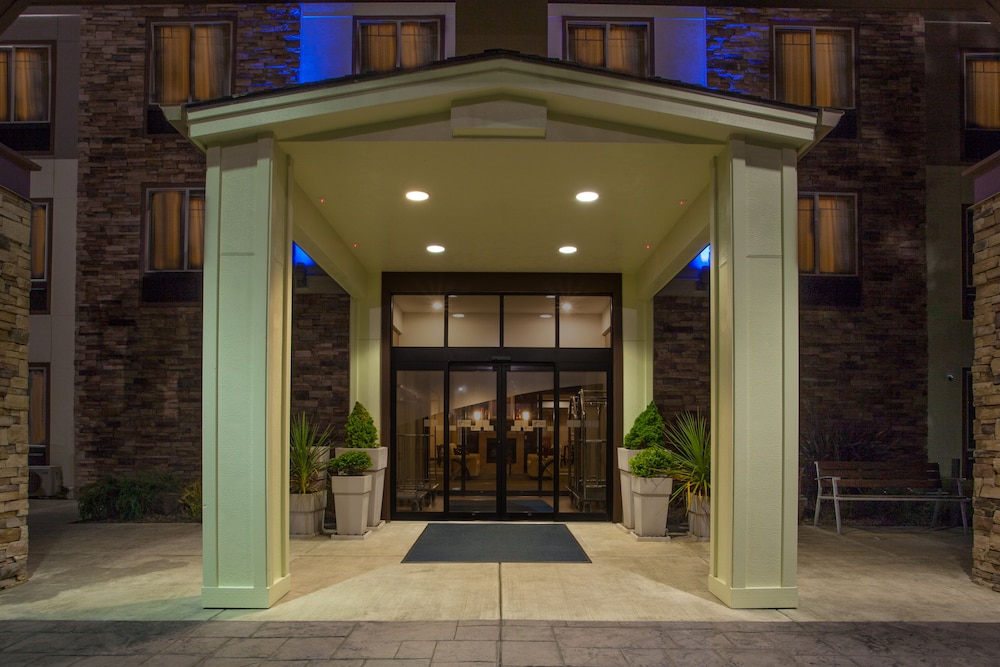 holiday inn express hotel and suites newport by ihg