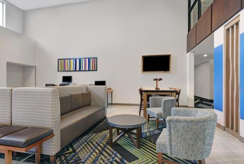 holiday inn express hotel and suites newport by ihg