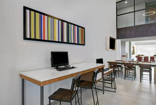 holiday inn express hotel and suites newport by ihg