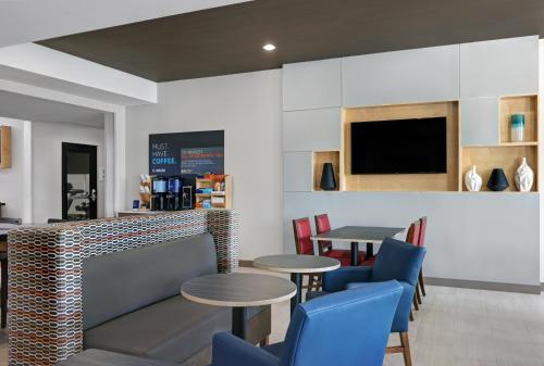 holiday inn express hotel and suites newport by ihg
