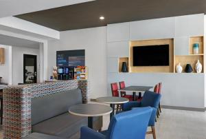 holiday inn express hotel and suites newport by ihg