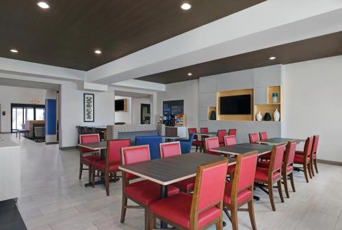 holiday inn express hotel and suites newport by ihg