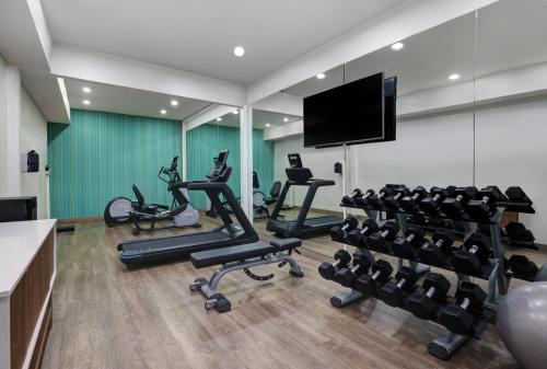 holiday inn express hotel and suites newport by ihg