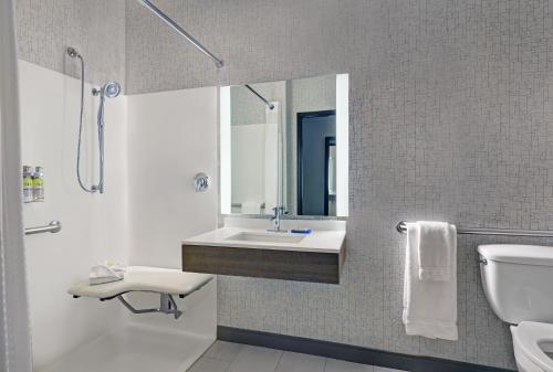 holiday inn express hotel and suites newport by ihg